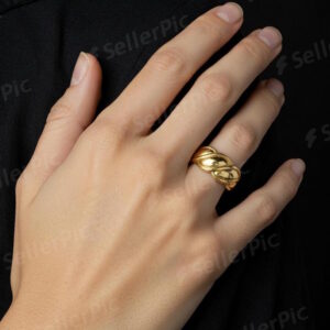 (1 stk.) CO₂ fri ②.Hand+: Bred guldring i 18 karat guld med bølger