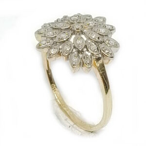 Bred Blomsterring med 21 diamanter