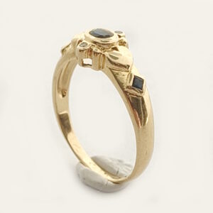 guld hjertering med safirer og diamanter