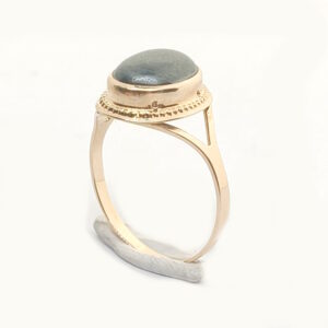 Cabochon ring med blodsten i guld