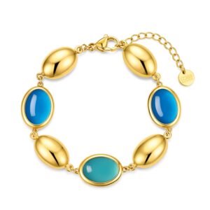 Smuk trendy armbånd i guldfarvet stål med blå sten. CO₂-fri