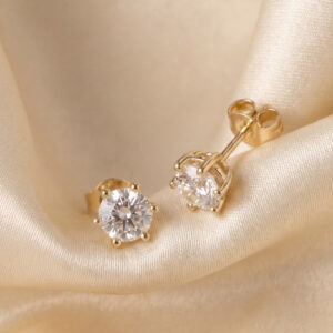 Solitaire ørestikker med 0.5ct. LG Diamanter i guld