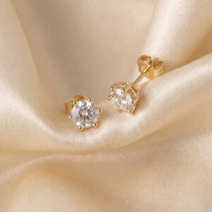Guldørestikker med 1.0ct. LG Diamanter