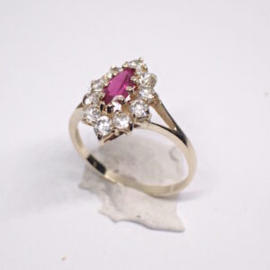 (1 stk.) CO₂ fri ②.Hand+: Rubin (LG) Rosetring med zirkonia.